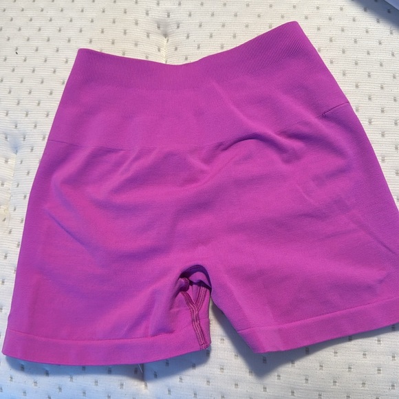 XS ALPHALETE AMPLIFY SHORT 4.5" - Picture 2 of 3